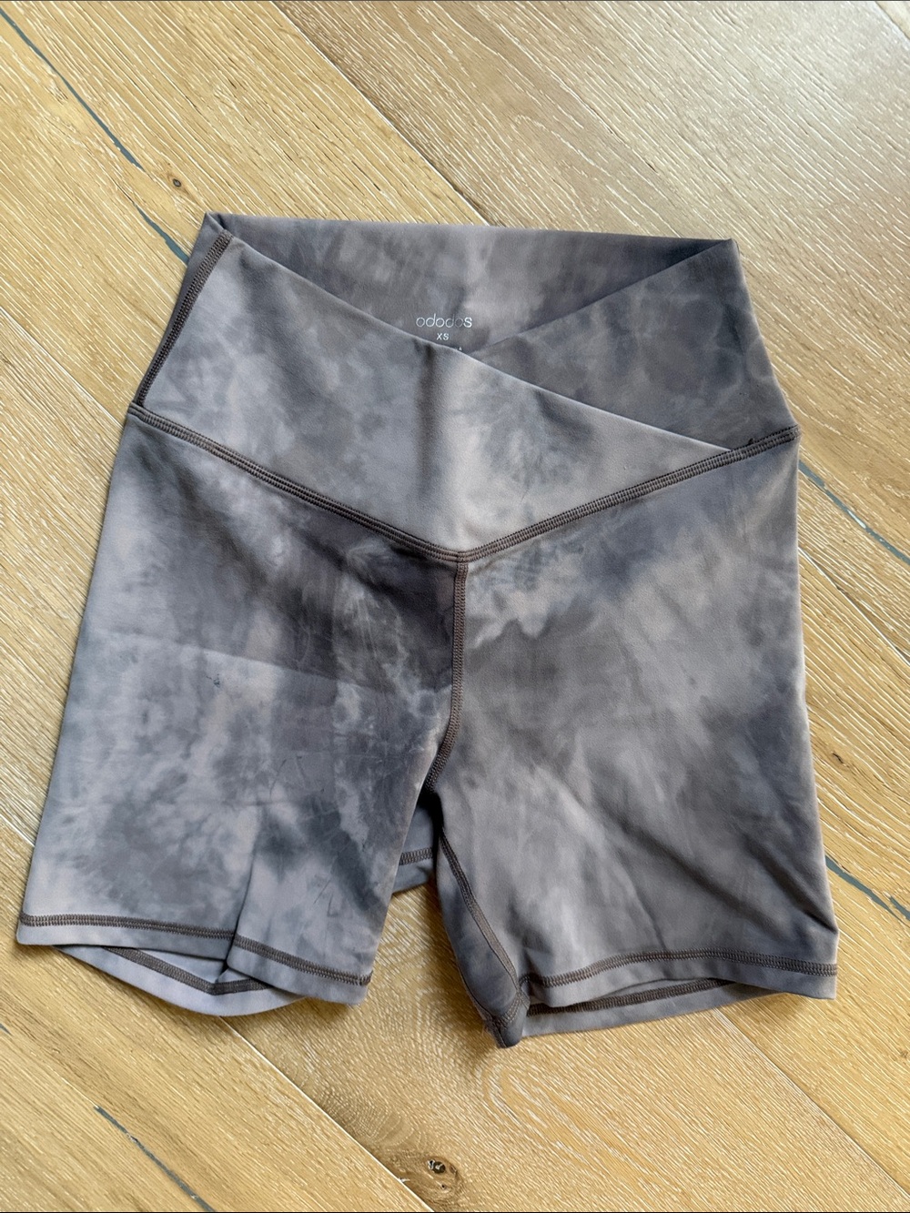 ODODOS Women’s Tan Tie-Dye V-Waist Bike Shorts